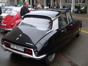 Citroen_DS_Series_3_1967-1975_(1968-1975_ID_D_Super_sedan_4d)_(01)_-CC1-