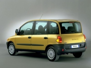 fiat-multipla-widok-z-tylu-1_galerie-18694-2-400-300